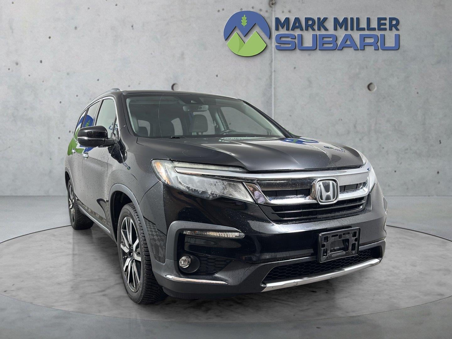 2019 Honda Pilot Touring w/Rear Captain's Chairs