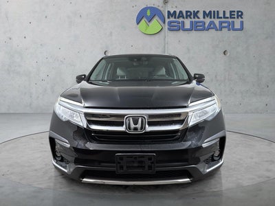 2019 Honda Pilot Touring w/Rear Captain's Chairs